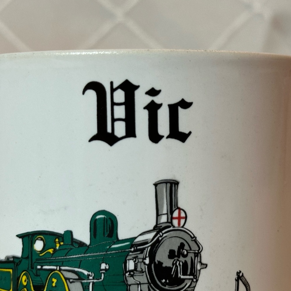 Vintage London Railway “Vic” Mug - Picture 4 of 6